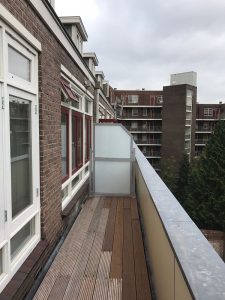 Privacyscherm met matglas in Amsterdam.